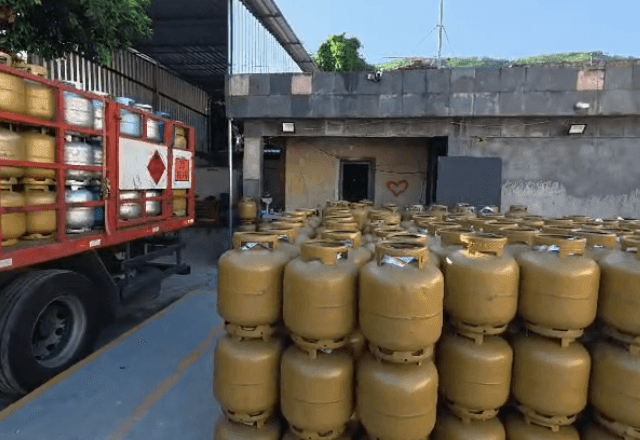 Imagem da noticia Facção obriga moradores a comprarem botijões de gás de único fornecedor no Rio