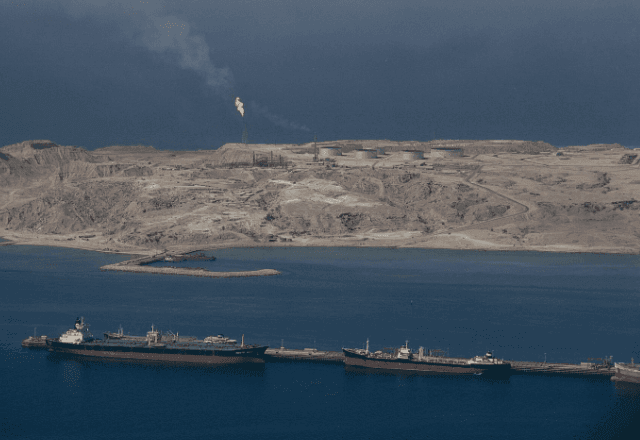 Imagem da noticia Estreito de Ormuz é fechado, diz imprensa iraniana