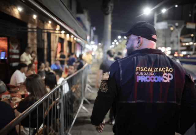 Imagem da noticia SP fiscaliza festas universitárias, bares e adegas contra bebida com metanol