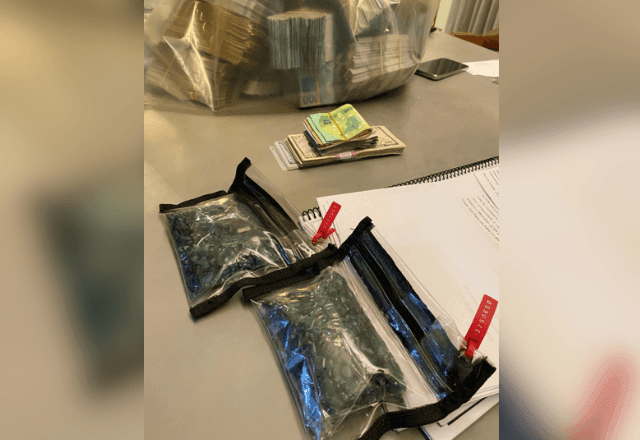 Imagem da noticia Esmeraldas e R$ 1 milhão em dinheiro vivo são apreendidos em operação que envolve auditores e empresários