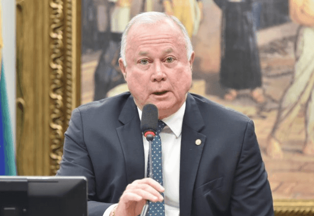 Imagem da noticia PEC 6X1: relator quer ignorar projeto do governo e prevê parecer com questionamentos de empresários