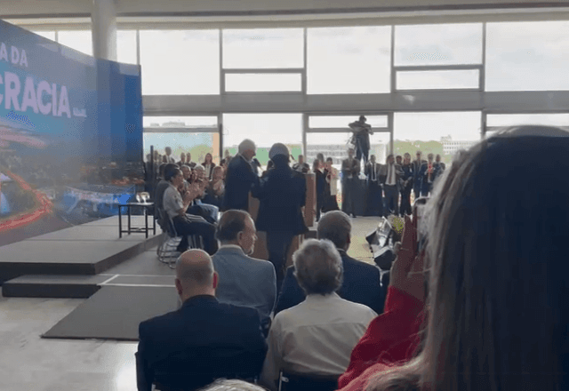 Imagem da noticia Sem centrão e STF, Governo transforma evento de 8/1 em palanque eleitoral de Lula