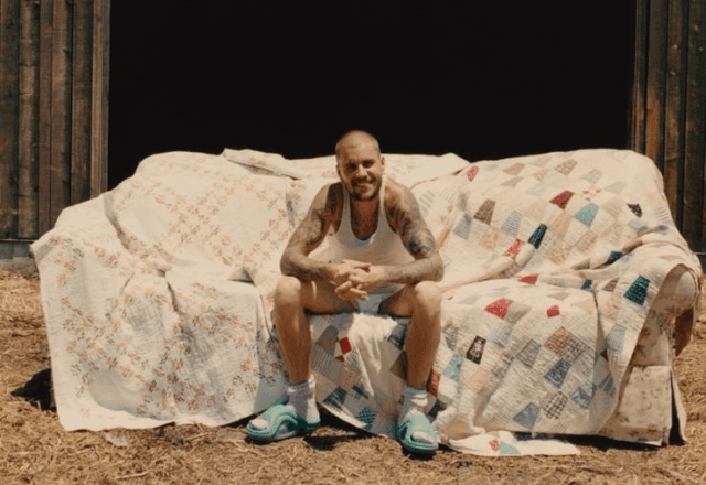 Imagem da noticia Justin Bieber lança álbum "Swag" da noite para o dia, após hiato de quatro anos 