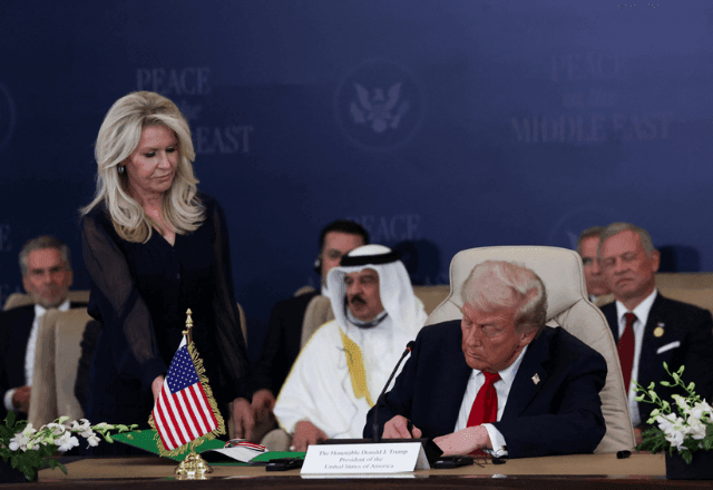 Imagem da noticia Após assinatura de acordo, Trump diz que reconstrução de Gaza começa agora 