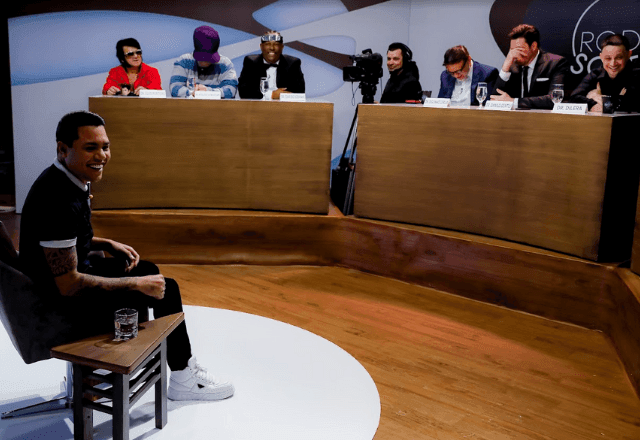 Imagem da noticia Hits, histórias e improviso: Felipe Araújo encara o “Roda Solta” no The Noite desta quarta (10)