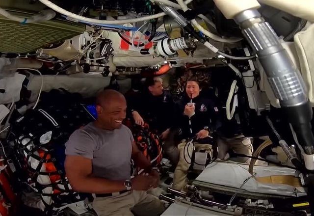 Imagem da noticia Astronautas da Artemis II enviam mensagem de Páscoa para a Terra