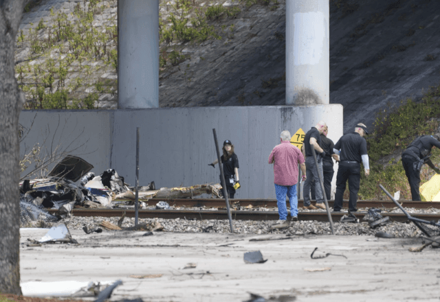 Imagem da noticia Avião cai na Flórida (EUA) e deixa três mortos