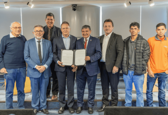 Imagem da noticia Ministério firma convênio com JBS para ofertar empregos a beneficiários do Bolsa Família