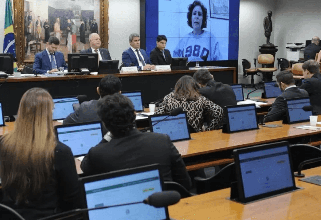 Imagem da noticia Zambelli depõe na Câmara, nega invasão ao CNJ e diz estar "exilada"