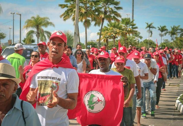 Imagem da noticia "Abril Vermelho": MST invade mais 3 fazendas na Bahia