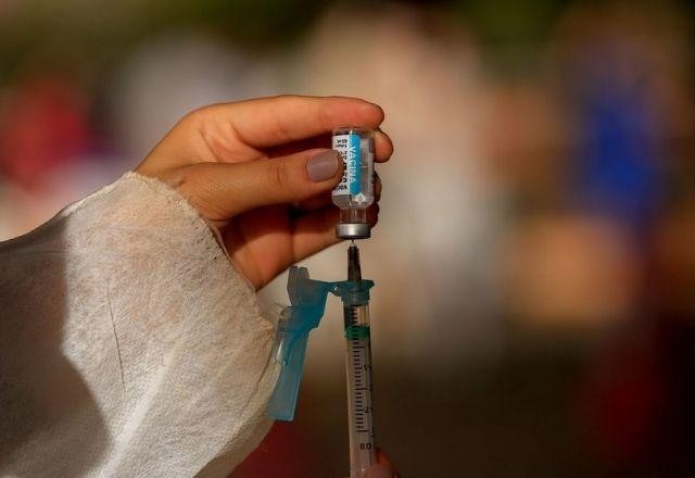 Imagem da noticia Niterói inicia aplicação da 3ª dose da vacina contra covid-19 em idosos