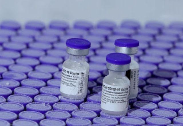 Imagem da noticia Brasil recebe novo lote com 1,1 milhão de doses de vacina da Pfizer