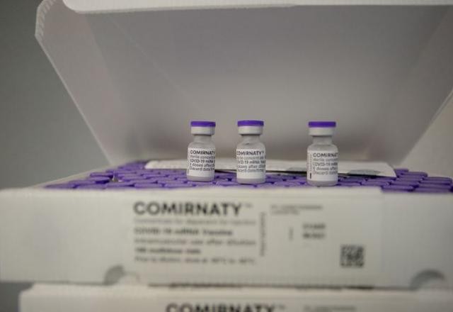 Imagem da noticia Saúde anuncia compra de 100 milhões de doses da vacina da Pfizer
