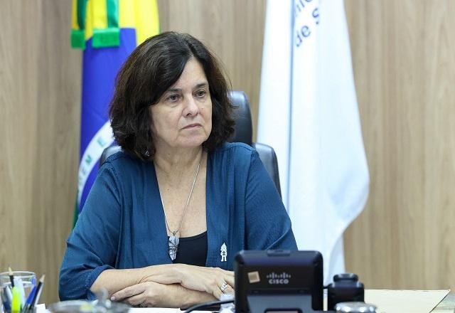 Imagem da noticia Ministra da Saúde fala em rede nacional sobre fim da emergência da covid