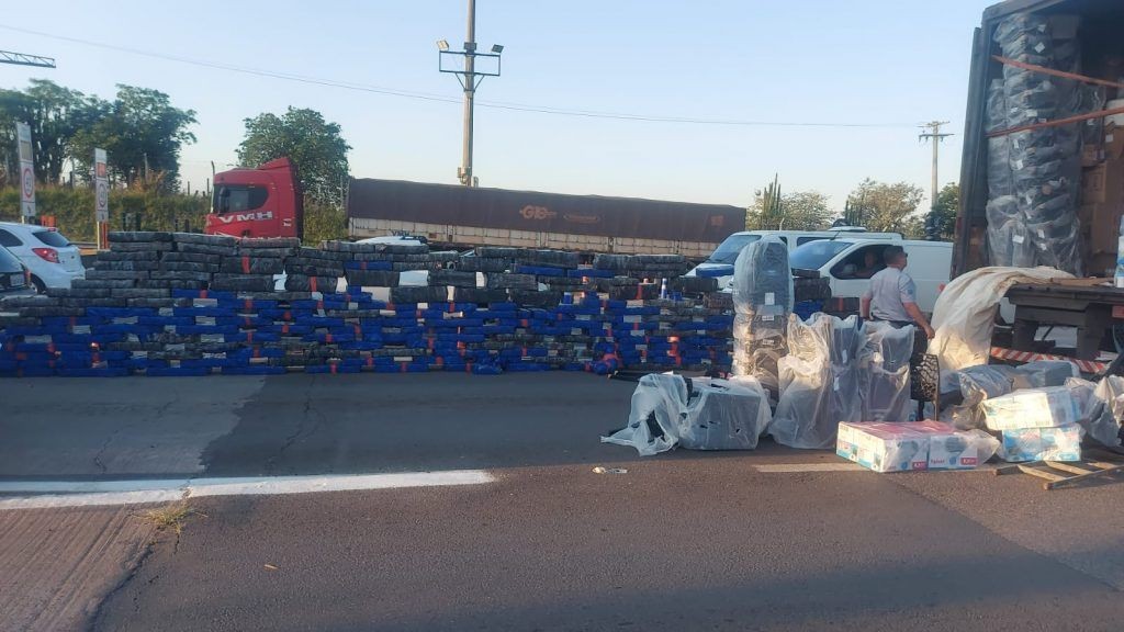 Imagem da noticia Motorista é preso em rodovia com quatro toneladas de maconha em caminhão