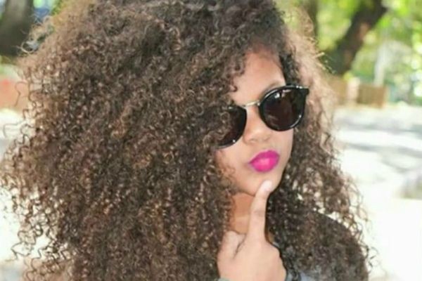 Imagem da noticia Mãe desabafa após madrasta alisar o cabelo da filha sem permissão