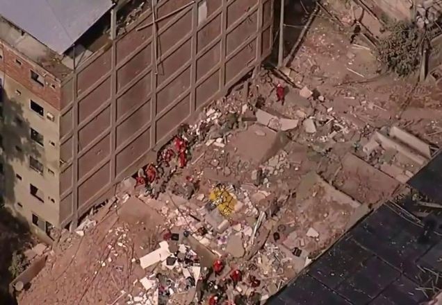 Imagem da noticia Mais de 100 bombeiros trabalham na busca de sobreviventes do desabamento de prédios no Rio