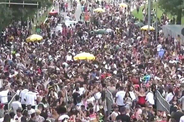 Mais de 180 blocos de pré-carnaval tomam as ruas de São Paulo