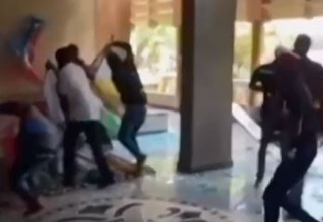 Imagem da noticia Manifestantes invadem parlamento e ateiam fogo a prédios durante protesto no Quênia