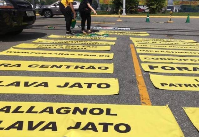 Imagem da noticia Manifestantes fazem carreata em defesa à operação Lava Jato