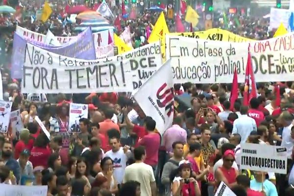 Imagem da noticia Manifestantes fecham Av. Paulista em dia de protestos contra reforma da Previdência