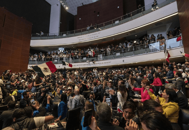 Imagem da noticia Manifestantes invadem senado do México em protesto contra reforma do judiciário