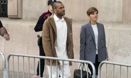 Imagem da noticia Vídeo: Daniel Alves é chamado de abusador ao chegar a tribunal em Barcelona
