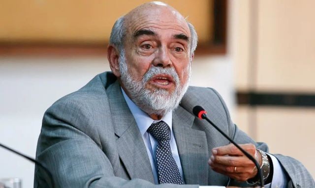 Imagem da noticia Morre advogado que pediu impeachment de Collor
