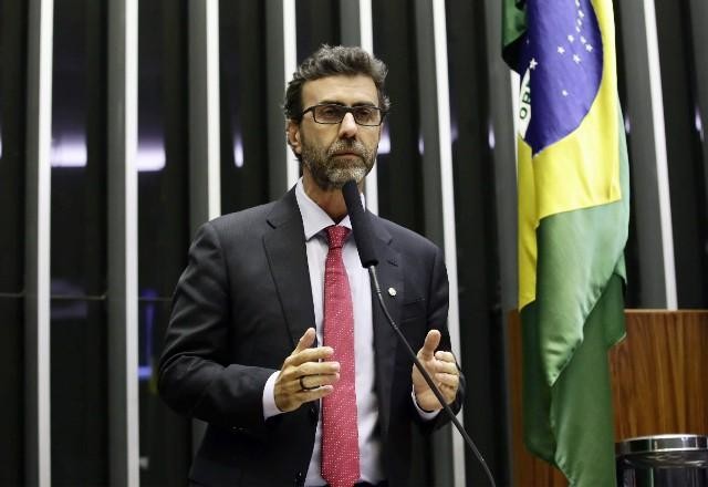 Marcelo Freixo aceita convite para presidir a Embratur