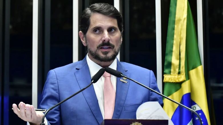 Imagem da noticia Moraes bloqueia contas de Marcos do Val após viagem internacional 