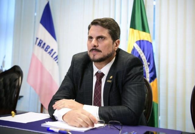 Imagem da noticia Depois de mudar a versão três vezes, Do Val quer suspeição de Moraes