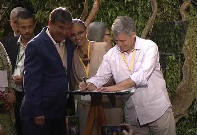 Imagem da noticia Marina Silva anuncia o Bolsa Verde para famílias que preservam florestas