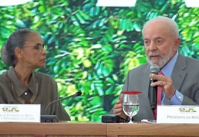 Imagem da noticia "Tem gente que preferia passar motosserra", diz Lula ao assinar decretos de preservação com Marina