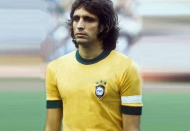 Imagem da noticia Corpo do ex-jogador Marinho Peres é cremado no interior paulista