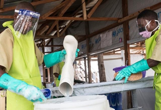 Imagem da noticia OMS rastreia mais de 100 pessoas após caso de ebola na África
