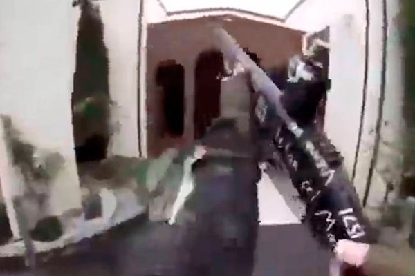 Imagem da noticia Massacre que deixou 49 pessoas mortas na Nova Zelândia foi transmitido no Facebook