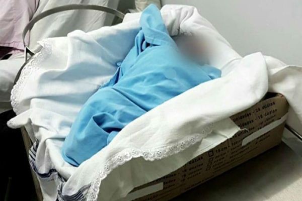Maternidade superlotada coloca recém-nascidos em caixas de papelão