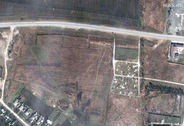 Imagem da noticia Novas imagens de satélite mostram valas comuns ao redor de Mariupol