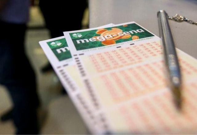Mega-Sena pode pagar até R$ 65 milhões nesta 3ª feira