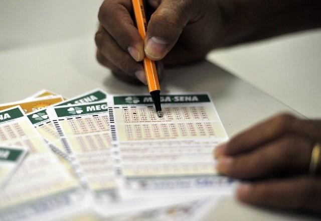 Imagem da noticia Mega-Sena acumula e prêmio vai a R$ 115 milhões
