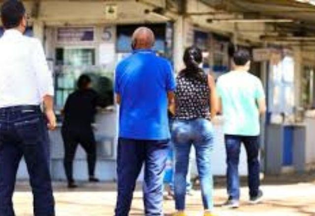 Imagem da noticia Acumulada há 15 concursos, Mega paga R$ 300 mi; saiba quanto valor pode render