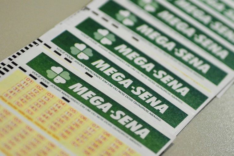 Mega-Sena pode pagar até R$ 65 milhões neste sábado (27)