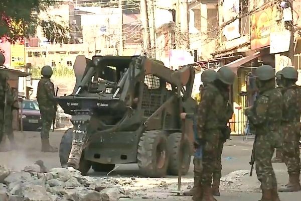 Imagem da noticia Megaoperação entre o Exército e a polícia prende 11 pessoas no Rio