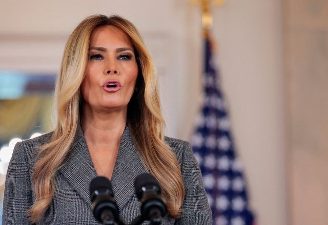 Imagem da noticia Melania Trump diz que nunca teve um relacionamento com Epstein