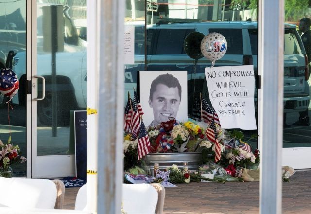Imagem da noticia Charlie Kirk: Polícia dos EUA procura atirador que matou o influenciador trumpista 