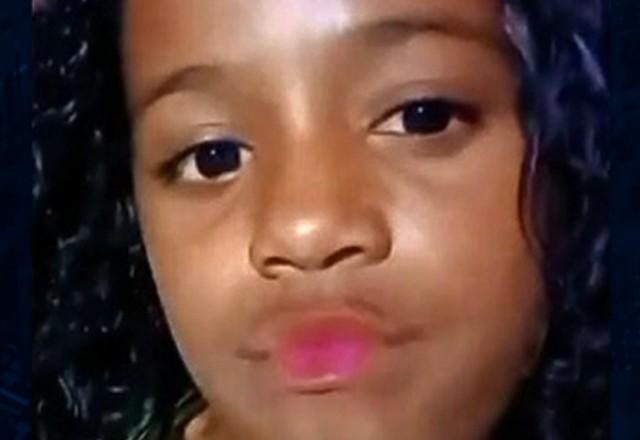 Imagem da noticia Corpo da menina Raquel, prensada por carro alegórico, é sepultado no Rio