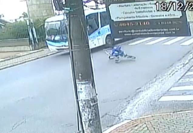 Imagem da noticia Menino de 7 anos morre em acidente entre ônibus e bicicleta