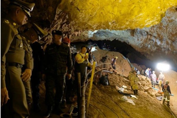 Imagem da noticia Meninos presos em caverna na Tailândia começam aulas de mergulho