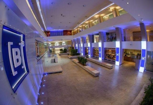 Imagem da noticia Mercado financeiro oscila em dia de IPCA negativo e de olho em Brasília