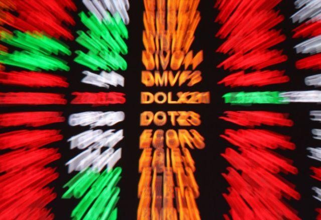 Imagem da noticia Bolsa de Valores encerra abril em alta de 2,5%; dólar fecha a R$ 4,98